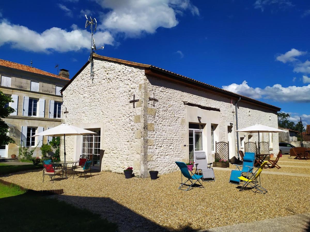 Les Gîtes du Vigneron et Cd'h Saint-Seurin-de-Palenne Extérieur photo