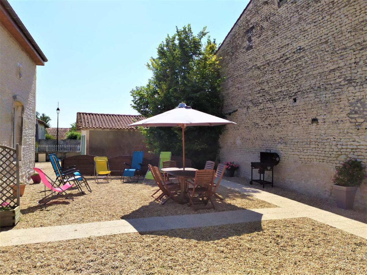 Les Gîtes du Vigneron et Cd'h Saint-Seurin-de-Palenne Extérieur photo