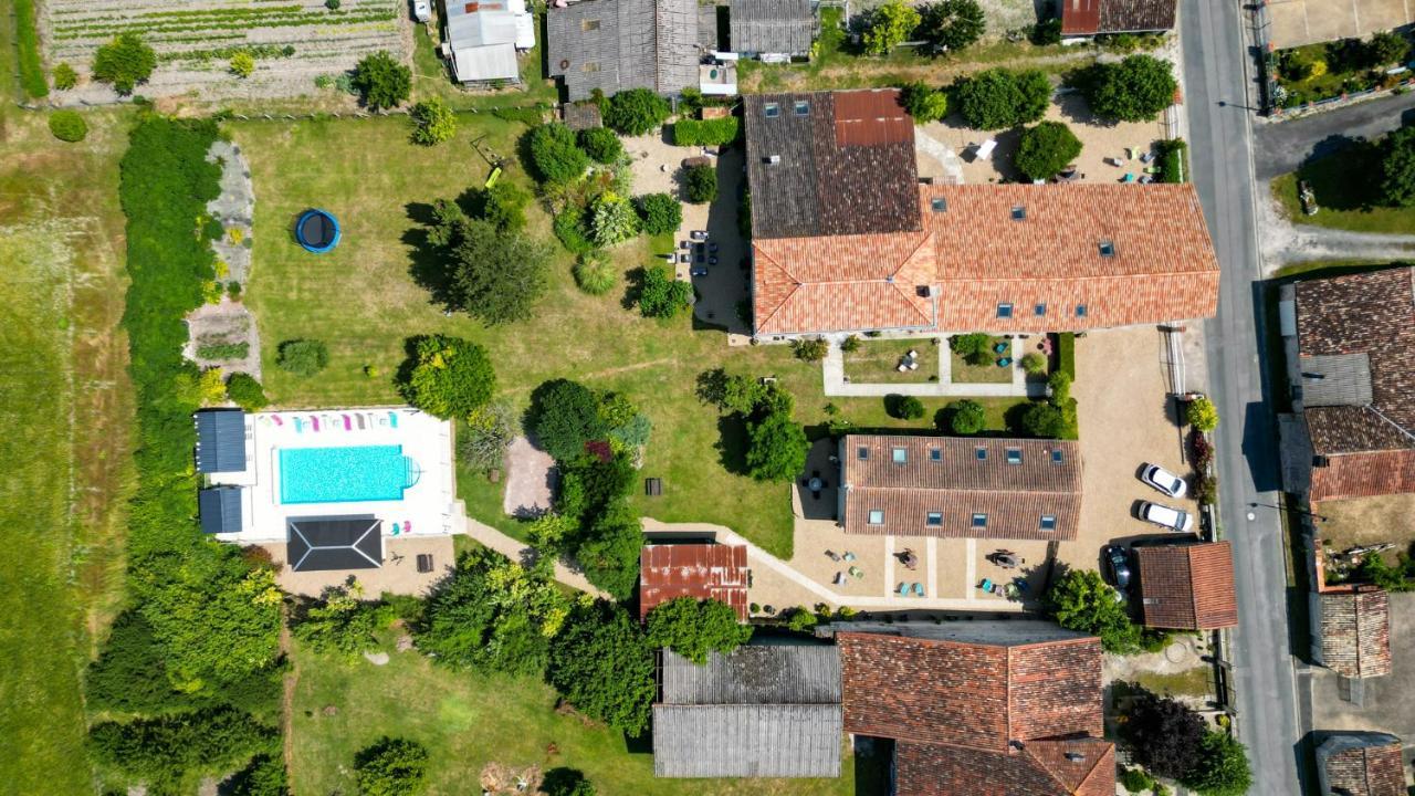Les Gîtes du Vigneron et Cd'h Saint-Seurin-de-Palenne Extérieur photo