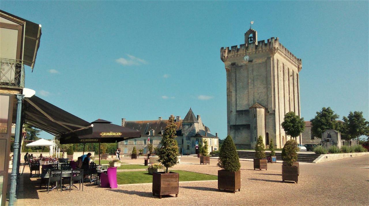 Les Gîtes du Vigneron et Cd'h Saint-Seurin-de-Palenne Extérieur photo