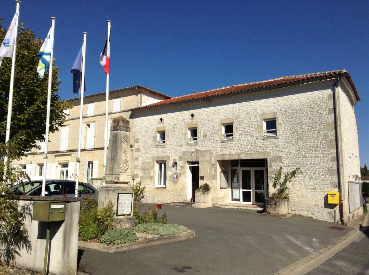 Les Gîtes du Vigneron et Cd'h Saint-Seurin-de-Palenne Extérieur photo