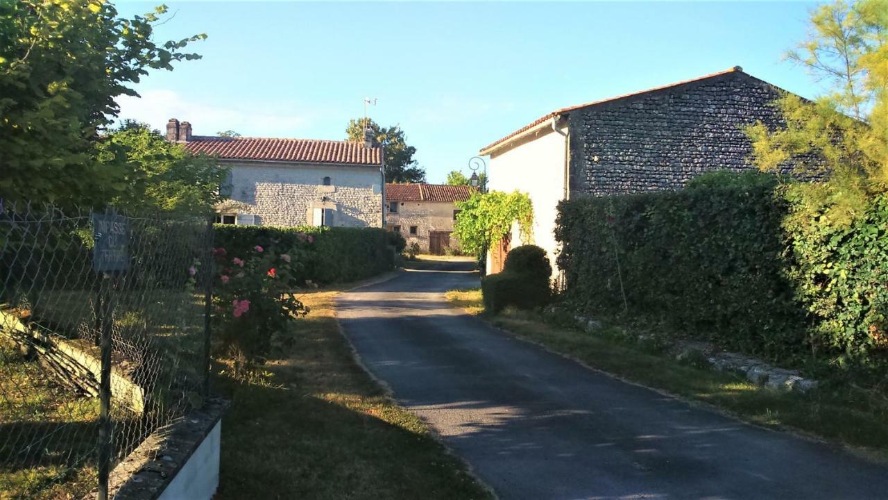 Les Gîtes du Vigneron et Cd'h Saint-Seurin-de-Palenne Extérieur photo