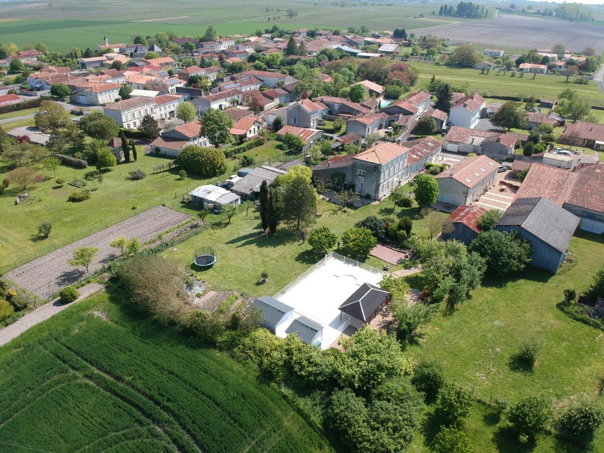 Les Gîtes du Vigneron et Cd'h Saint-Seurin-de-Palenne Extérieur photo